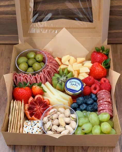 Cheese Platter Box Ideas, Charcuterie Box For Two, Charcuterie Boxes Ideas, To Go Charcuterie Box Ideas, Charcuterie Board Box Ideas, Charcuterie Board To Go Boxes, Charcuterie Box For One, Charcutery Board Ideas, Charcuterie Box Gift