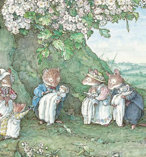 Meet the characters of Brambly Hedge and their real life cousins – in pictures Shares 2,570 Jill Barklem, the creator of Brambly Hedge, has got together with the Wildlife Trusts to bring us this beautiful gallery of fictional and real wood mice, vole Jill Barklem, Wildlife Facts, Old Children's Books, Brambly Hedge, Story Books Illustrations, Deciduous Trees, Children's Book Illustration, Whimsical Art, 귀여운 동물