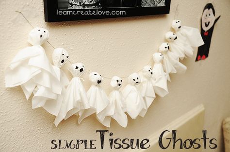 Tissue Ghosts - a fun and easy Halloween craft from LearnCreateLove.com Tissue Ghost Craft, Tissue Ghosts, Tissue Paper Ghosts, Tissue Paper Halloween Crafts, October Ideas, Easy Halloween Crafts, Halloween Crafts For Kids, Fall Kids, Halloween Deco