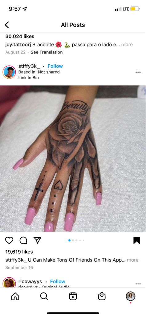 Skull Finger Tattoos, Full Hand Tattoo, Girl Neck Tattoos, Skull Hand Tattoo, Rose Hand Tattoo, Finger Tattoo For Women, Hand Tattoos For Girls, Cute Hand Tattoos, Pretty Hand Tattoos