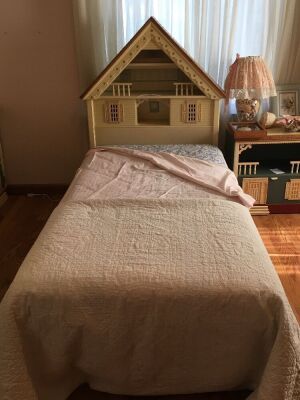 Singer, dollhouse headboard with twin bed For Sale | MarkNet Alliance Dollhouse Headboard, Bed For Sale, Studio Inspiration, Twin Bed, Marketing Services, Doll House, Auction, Benefits, Tools