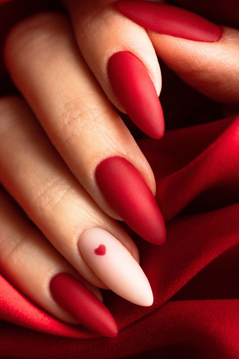 Red Nails Designs Red Nail Art Designs, Bright Red Nails, Latest Nail Designs, Red Nail Art, Simple Gel Nails, Red Nail Designs, Trendy Nail Design, Sparkly Nails, Homecoming Nails