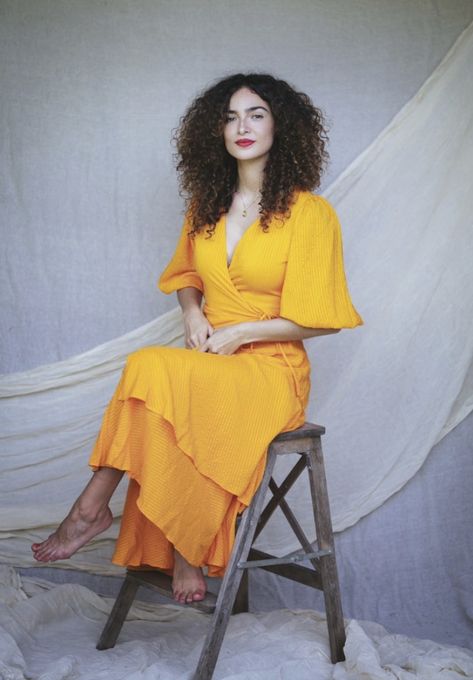 Anna Shaffer, Red Cadillac, 3b Curly Hair, Dark Curly Hair, Hair Fair, Famous Outfits, Dramatic Style, Mega Hair, Beauty Dress