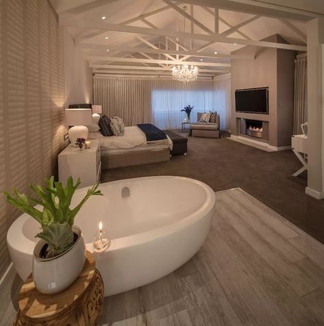 Jacuzzi In Bedroom Master Suite, Jacuzzi Tub In Bedroom, Hotel Room With Bathtub, Bedroom Bathtub Ideas, Bedrooms With Bathtubs, Tub In Bedroom Master Suite, Bathtub In Bedroom Ideas, Tub In Bedroom, Bedroom With Jacuzzi