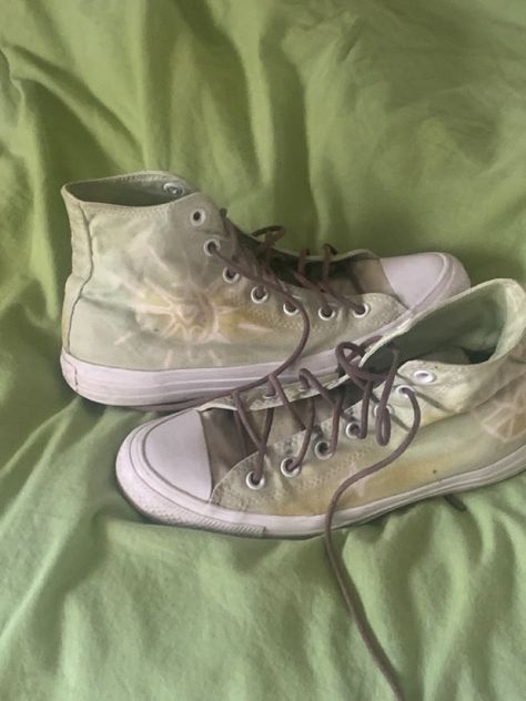 Bleaching Converse, Bleached Converse, Bleach Painting, Painted Converse, Diy Shows, Just Pretend, Chuck Taylor Sneakers, Converse Sneaker, Fitness Fashion