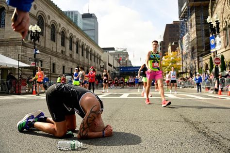 Marathon Photo Ideas, Marathon Finish Line Pictures, Marathon Photos, Marathon Pictures, Boston Marathon Finish Line, Marathon Finish Line, Marathon Photo, Michael Porter, Mother Runner