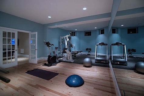 Like the happy blue color and wood floor in this exercise room. Home Gym Paint Colors, Basement Home Gym, Basement Gym Ideas, Modern Home Gym, Home Gym Basement, Workout Room Home, Modern Family Rooms, Basement Gym, Gym Room At Home