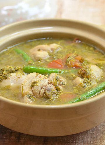 Sinampalukang Manok, Soup Made With Chicken, Pork Sinigang, Kawaling Pinoy, Rainy Day Recipes, Apple Pie Recipe Easy, Vegetable Recipe, Filipino Cuisine, Hot And Sour Soup