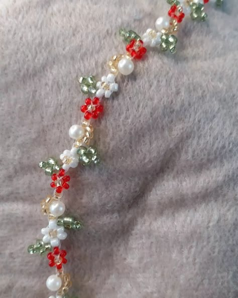 Red white daisy bead bracelets #handmadejewelry #customisedjewellery #ViralContent #follow #likesforlike #designerjewellery Letter Bracelet Beads, Beaded Daisy Bracelet, Bead Fairy, Fairy Necklaces, Ideas Para Hacer Pulseras, Bracelets Sets, Beaded Daisy, Beads Accessories, Make Jewellery