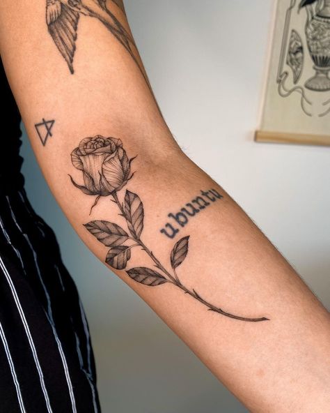 Words To Tattoo On Arm, Side Of Elbow Tattoos For Women, Tattoo Ideas Bicep Women, Above Elbow Crease Tattoo, Rose Tattoo On Arm For Women, Bloom Tattoo Ideas, Funky Tattoo Designs, Inner Bicep Floral Tattoo, Rose Bicep Tattoo