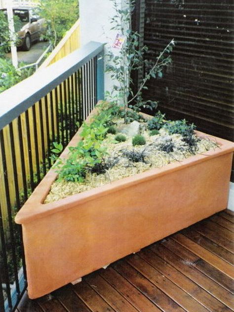 Triangle pot for balcony Triangle Balcony Ideas, Triangle Balcony, Triangle Planter, Tiered Planter, Balcony Flowers, Balcony Plants, Balcony Ideas, Urban Farming, Vertical Garden