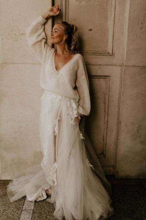 What to wear if you get married in the snow? Between a bridal sweater + skirt or a long sleeve wedding dress, we've got winter wedding looks. Bridal Sweaters, Dramatic Wedding Dress, Wedding Sweater, Bridal Sweater, Winter Wedding Outfits, Snow Wedding, Outfit 2020, Bridal Skirts, Wedding Skirt