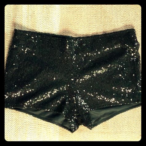 Nwot. Fits M/L Black Glitter Bottoms, Sparkly Clothes, Rave Shorts, Mha Dr, Sparkly Shorts, Sparkle Shorts, Sparkly Outfits, Glitter Shorts, Beetle Juice