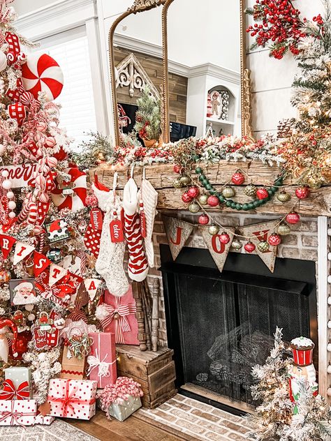 Refabbed By Brooke Riley Christmas, Vintage Christmas Mantels Ideas, Re Fabbed By Brooke Christmas, Vintage Santa Christmas Decor, Christmas Mantel With Tv, Niche Tv, Red White Christmas Decor, Cozy Vintage Christmas, Fireplace Traditional