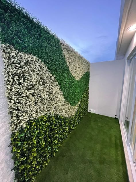 Turf Wall Decor, Hedges Landscaping, Artificial Vertical Garden, Artificial Green Wall, Garden Wall Designs, Flower Wall Backdrop, Wall Garden, Wall Backdrops, Hanging Garden