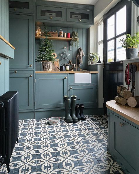 Livid works wonderfully... - The Little Greene Paint Company Cellar Conversion, Utility Room Designs, Interior Desig, Kitchen Paint Colors, Little Greene Paint, Boot Room, Utility Room, Little Greene, New Home Designs