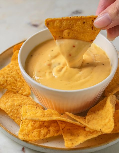 Nacho Cheese Sauce How To Make Nacho Cheese, Nacho Cheese Sauce Velveeta, Sweet Nachos, Quick Cheese Sauce, Nachos Cheese Sauce, Cheese Sauce For Nachos, Easy Nacho Cheese Sauce, Nachos Dip, Mexican Cheese Sauce