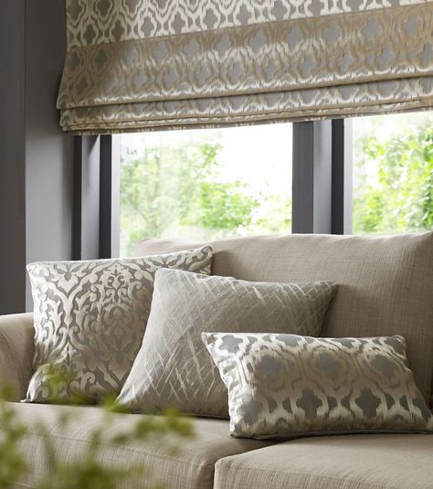 Popular Window Coverings, Roman Blinds Living Room, Blinds For Windows Living Rooms, Beautiful Blinds, Roman Curtains, Living Room Blinds, Taupe Colour, Gold Home Decor, Roman Blind