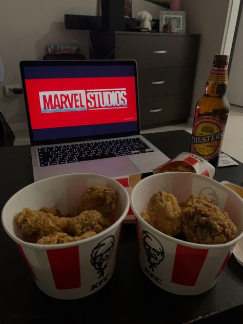 Chill | marvel | kfc | aesthetic films Kfc Aesthetic, Food T, Food Obsession, Pretty Food, Amazing Food, Yum Yum, Aesthetic Food, Meal Planning, Coco