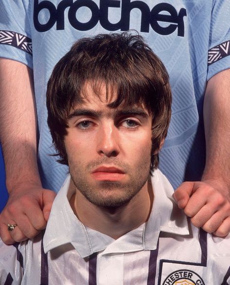 Oasis Drawing Band, Oasis Haircut, Liam Gallagher Haircut, Liam Gallagher 90s, Liam Oasis, Liam Gallagher Oasis, Liam And Noel, Oasis Band, Hot Haircuts