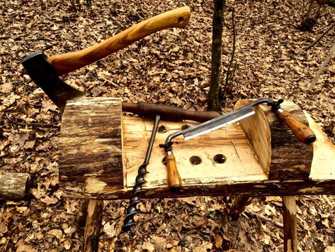 How to Build a Carving Bench from a Log (Rope Vise Plans Included) – Survival Sherpa Diy Bushcraft, Carving Bench, Shave Horse, Timber Framing Tools, Shaving Horse, Bowl Carving, Hacks Ikea, Best Woodworking Tools, Green Woodworking