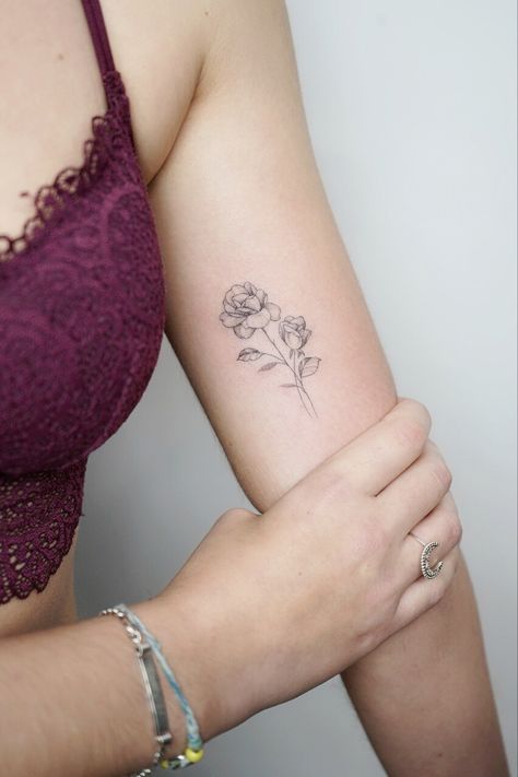 Rose With Forget Me Nots Tattoo, Rosebush Tattoo, Rose Bouquet Tattoo, Baby Breath Tattoo, Tiny Rose Tattoo, Fine Line Rose Tattoo, Yellow Rose Tattoo, Forget Me Not Tattoo, Daisy Tattoo Designs