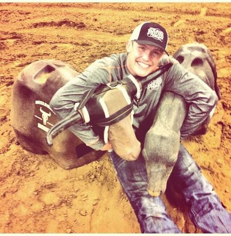 Sososososo perfect <<< you do not get more precious than this it just simply is not possible #TufLove #TufCooperTuesday Cute Country Couples, Riding Quotes, Rodeo Cowboys, How Bout Them Cowboys, Horse Show Clothes, Country Style Outfits, Rodeo Life, Western Pleasure