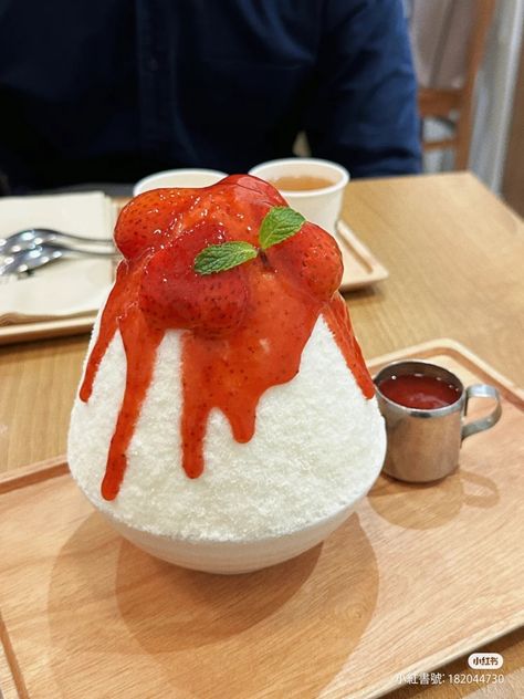 Bingsoo Korean Desserts, Bingsu Aesthetic, Korean Dessert, Cute Snacks, Yummy Comfort Food, Ice Cream Desserts, Food Recepie, Japan Food, Cute Desserts