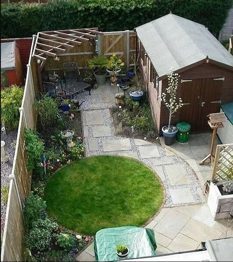 Small Garden Ideas: 44 Practical Tips and Tricks 1 Small Garden Plans, Small Back Gardens, Garden Ideas Uk, Backyard Ideas For Small Yards, Small Garden Landscape, Back Garden Design, Budget Garden, Garden Vines, Garden Design Plans