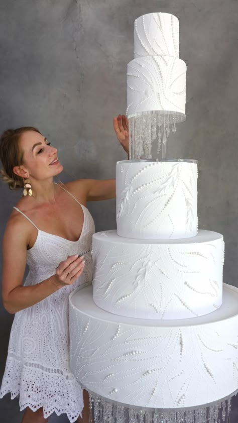 Ekaterina Salinger (@ekats) • Instagram photos and videos Sparkly Wedding Cakes, Glamour Cake, Glamorous Wedding Cakes, Long White Wedding Dress, Wedding Cakes Ideas, Fancy Wedding Cakes, Extravagant Wedding Cakes, Cake Design Inspiration, Peacock Wedding Theme