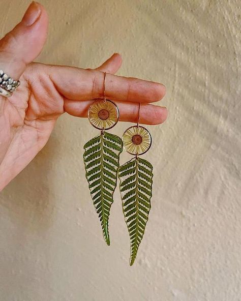 Handmade Golden Preserved F... Cottage Core Earrings, Dried Flower Earrings, Fern Earrings, Real Flower Earrings, Forest Jewelry, Wanderlust Jewelry, Fairy Jewelry, Daisy Earrings, Bohemian Earrings