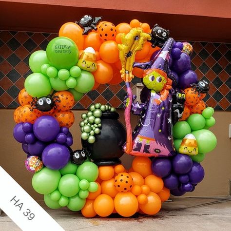 Halloween and Oktoberfest Balloon Decor — Lighter Than Air Balloons Globos Halloween, Halloween Balloons Decorations, Halloween Treats For Kids, Easy Halloween Decorations, Halloween Balloons, Halloween Decorations Indoor, Balloon Decor, Halloween 2024, Event Inspiration