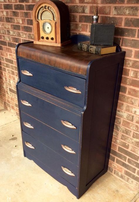 We love this antique waterfall dresser refinished by NB.Restorations. Completed with Coastal Blue Milk Paint and Java Gel Stain - what a combo! Dresser In Bedroom, Waterfall Furniture, Waterfall Dresser, Java Gel, Art Deco Dresser, Dresser Refinish, Dresser Redo, Refinishing Furniture Diy, General Finishes