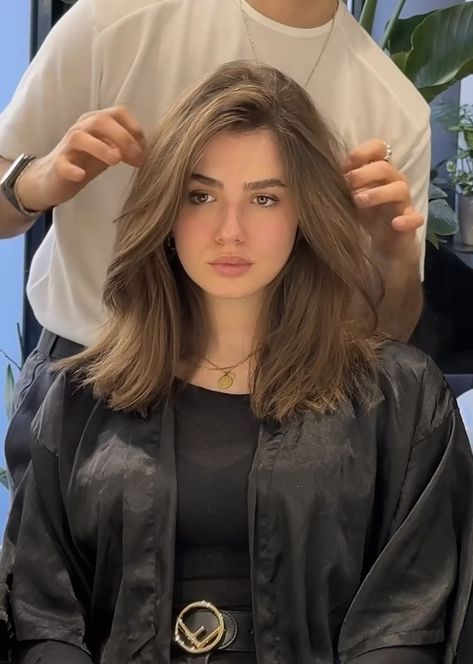 Tuns Bob Lung, Queer Women, Haircuts For Medium Length Hair, Evening Hairstyles, Straight Hair Cuts, Hairstyles For Layered Hair, Haircuts For Wavy Hair, Women's Hairstyles, Shoulder Length Hair Cuts