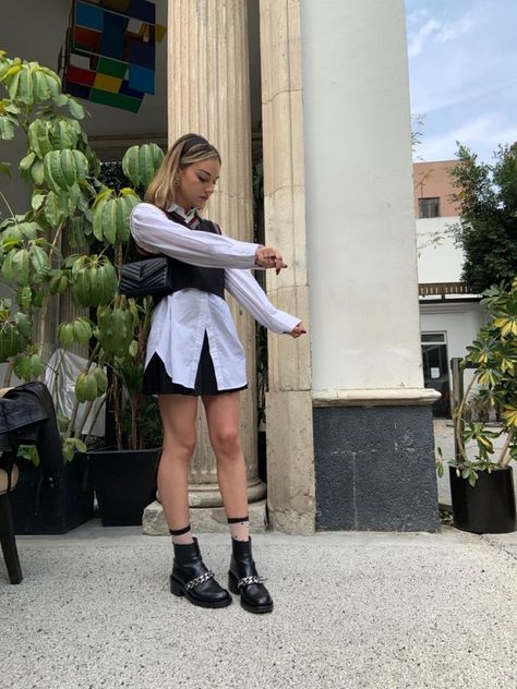 Lunch Look Outfit, White Outer Outfit, Black Outer Outfit, Cute Lunch Outfits, Lunch Outfit Ideas Casual, Camisa Blanca Outfit, Sunday Outfit Ideas, Lunch Outfit Ideas, Outfit For Lunch