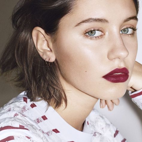 Beauty Campaign, Iris Law, Burberry Beauty, Slouchy Tee, Jude Law, Celebrity Beauty, Beauty And Fashion, Cara Delevingne, New Face