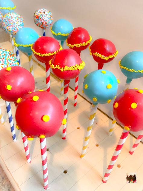 Carnival Theme Cake Pops, Circus Theme Cake Pops, Carnival Cake Pops, Circus Cake Pops, Circus Treats, Circus Baby Shower Theme, Birthday Candy Table, Carnival Birthday Theme, Circus Birthday Cake