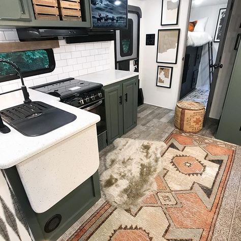 Camper Reno + Van Lifers (@troopnashville) • Instagram photos and videos Van Lifers, Small Camper Interior, Rv Remodeling, Motorhome Remodel, Glamper Camper, Camper Reno, Rv Interior Remodel, Small Camper, Camper Kitchen