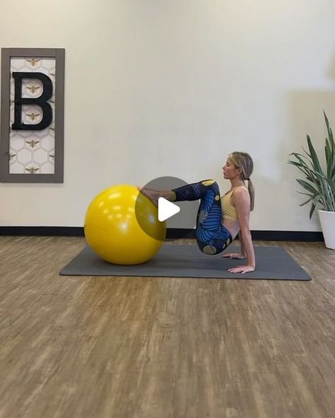 Stability Ball Leg Exercises, Stability Workout, Swiss Ball Exercises, Thigh Lift, Exercises Back, Inner Thigh Lifts, Hip Strength, Back Strength, Ball Workouts