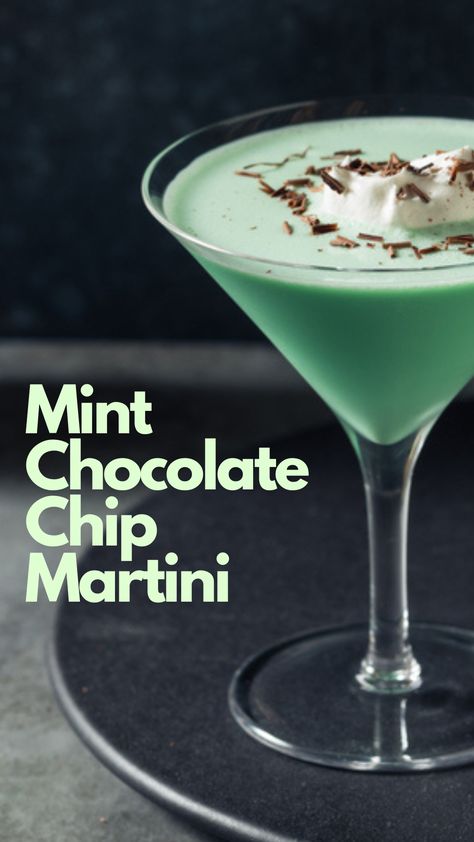 Mint Chocolate Chip Martini Martini Variations, Mint Drink Recipe, Chocolate Martini Recipe, Dessert Cocktails, Mint And Chocolate, Ice Cream Cocktails, Mint Drink, Mint Cocktails, Mint Chocolate Chip Cookies