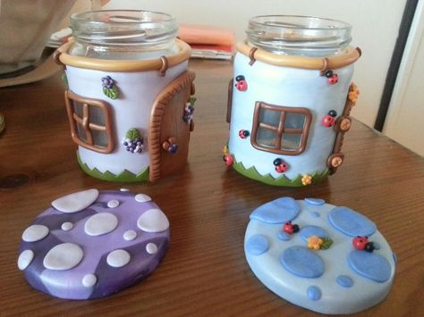 The cutest little jar houses. Faerie Decor, Earth Princess, Pc Inspiration, Porcelain Crafts, Clay Jars, Glass Accessories, Clay Fairy House, Polymer Clay Fairy, Plant Icon