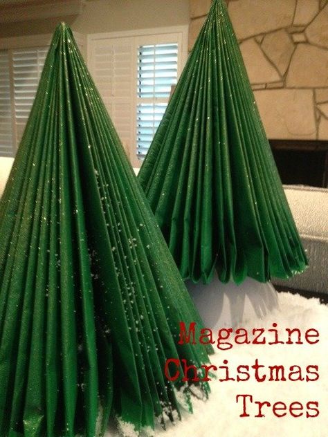 magazine christmas tree Magazine Tree, Rolled Paper Wreath, Magazine Christmas Tree, Recipes Printables, Trees Tutorial, Christmas Cones, Tulip Wreath, Paper Wreath, Christmas Throws