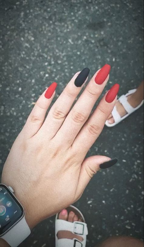 Red Gel Manicure Design, Red And Black Nail Ideas Simple, Black And Red Matte Nails, Matte Black And Red Nails, Red And Black Nails Design Classy, Simple Red And Black Nails, Black And Red Nails Short, Black White And Red Nails, Gel Nails Red