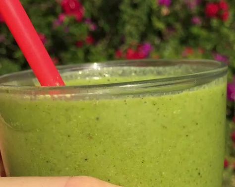 Chlorophyll Smoothie Recipe, Chlorophyll Smoothie, Cooking App, One Smart Cookie, Banana Coconut, Food Articles, Cooking Inspiration, Smoothie Recipe, Delivery Groceries