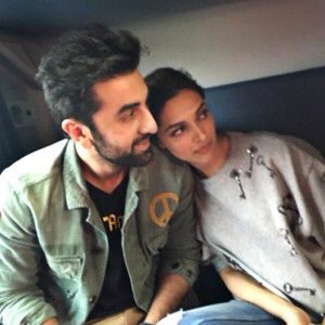 Deepika Padukone and Ranbir Kapoor get on a train for #Tamasha. promotions. Actress Images, Ranbir Kapoor, Bollywood Actors, Deepika Padukone, Selfies, Photo Gallery, Actors