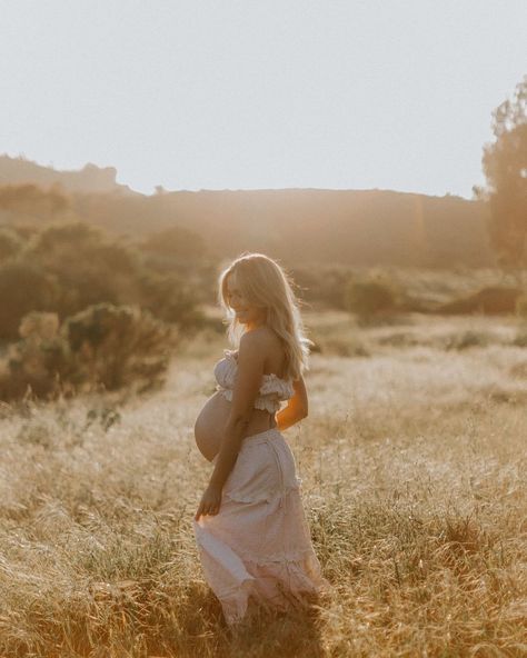 Maternity • Instagram Fall Maternity Photoshoot Ideas, Maternity Photo Outfits Summer, Clothes Line Maternity Pictures, Maternity Pictures Solo, Hippie Maternity Pictures, Solo Maternity Poses, Ethereal Maternity Shoot, Maternity Instagram, Hippie Pregnancy