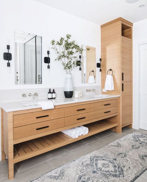 Top 10: Before-and-After Edition Light Wood Vanity, Ensuite Vanity, Industrial Style Bathroom, Tower Light, Trendy Bathroom, Bad Design, Wood Vanity, Bathroom Renos, House Bathroom