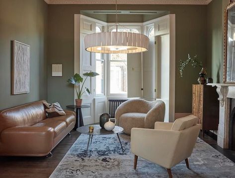 Oversized Lighting, Earth Tone Living Room, The Shard, Eco Friendly House, Chandelier Ceiling Lights, Edison Bulb, Home Look, Small Furniture, Halle