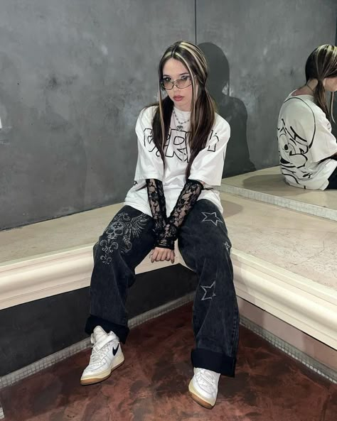 Saramalacara Tomboy Girls, Edgy Girls, Outfits Y2k, Dope Fashion, Swaggy Outfits, I Love Girls, Types Of Fashion Styles, Fitness Inspo, Classy Outfits