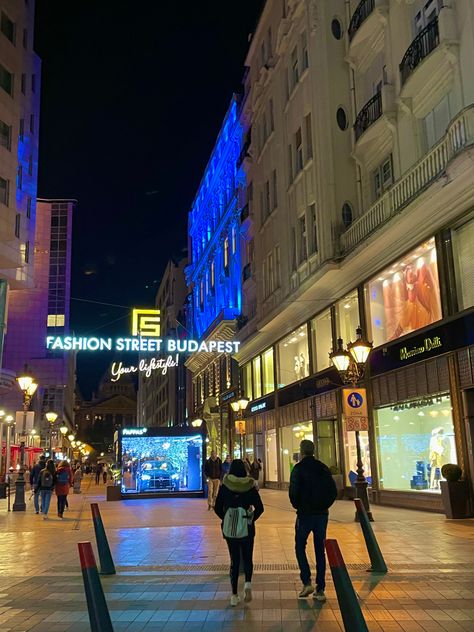 Budapest Shopping Street, Budapest Hungary Photography, Nightlife Europe, Hungary Aesthetic, Budapest Vacation, Budapest Aesthetic, 2025 Moodboard, Shopping Aesthetic, Backpacking Trip